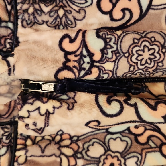 GS Full Zip  Robe - Picture 3 of 8